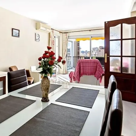 Beachfront 2 Bedroom Apartment, Seaview, Swimmingpool, Parking * Fuengirola
